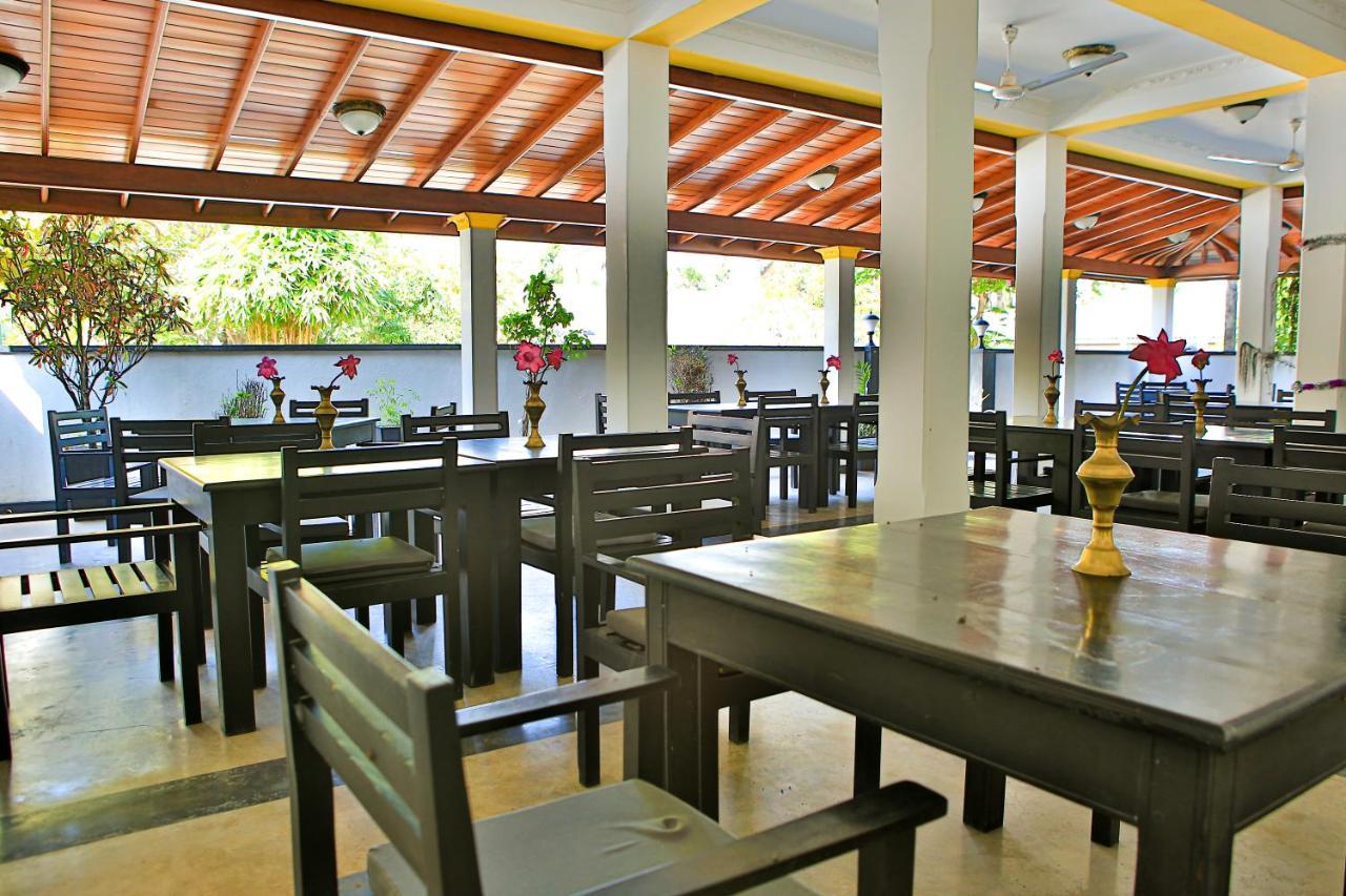 Hotel Esprit Bentota Esterno foto