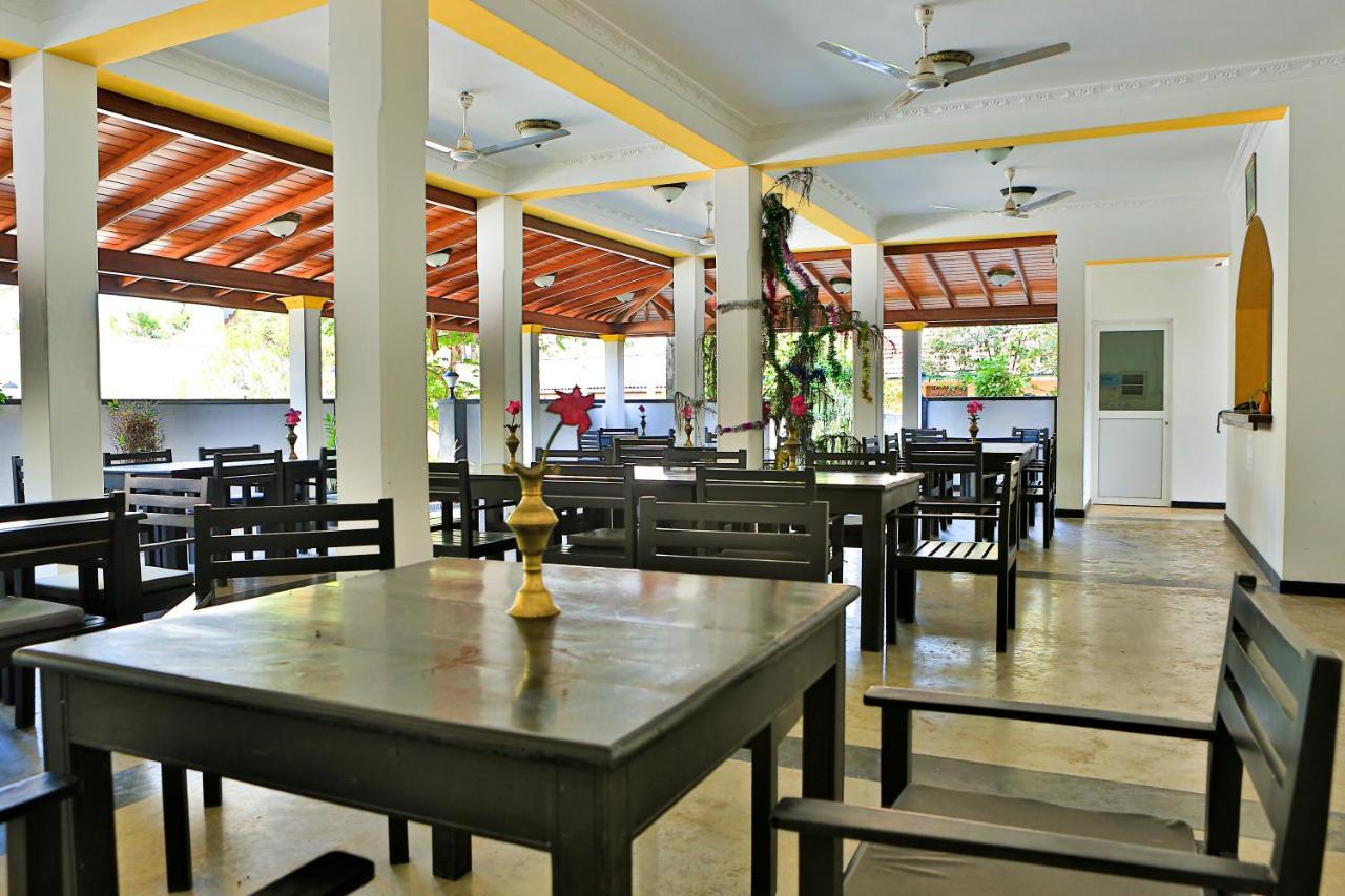 Hotel Esprit Bentota Esterno foto