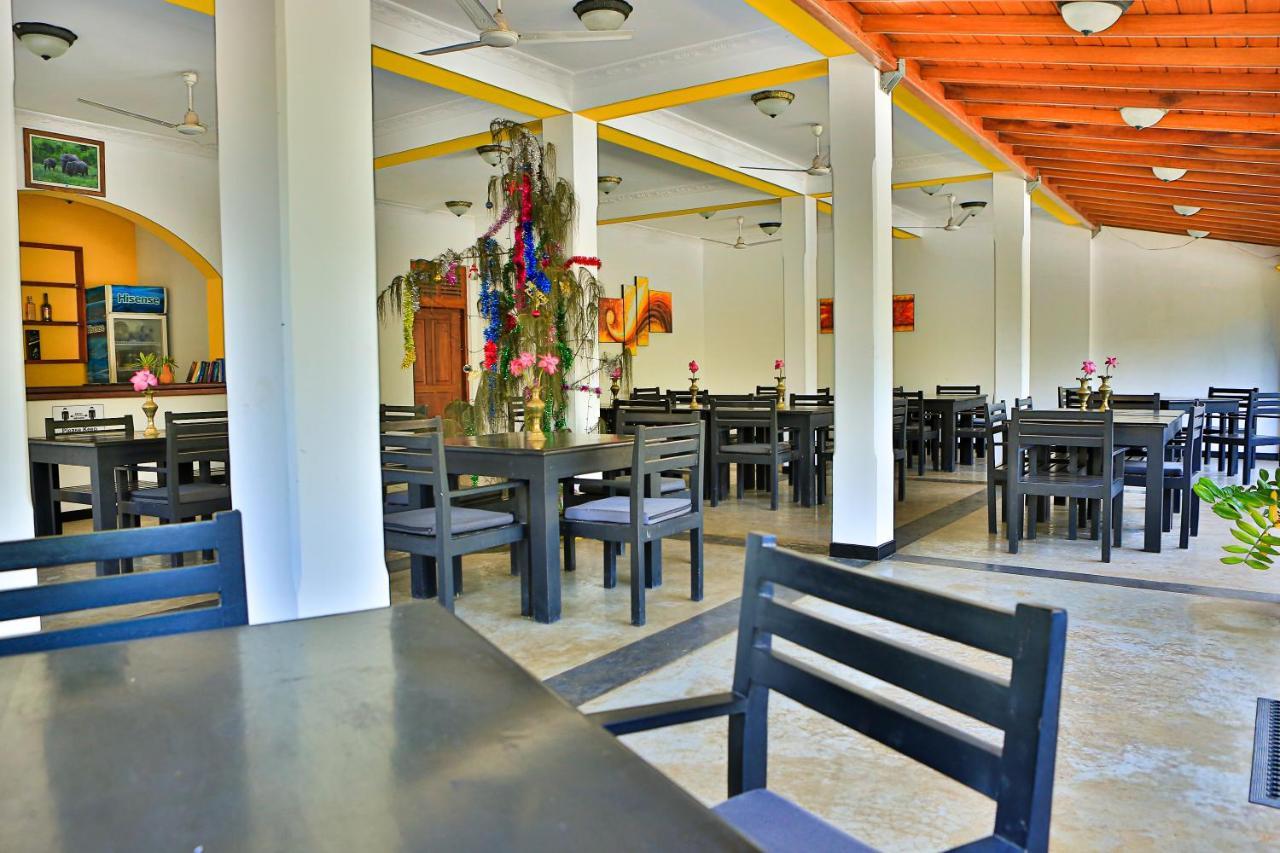 Hotel Esprit Bentota Esterno foto